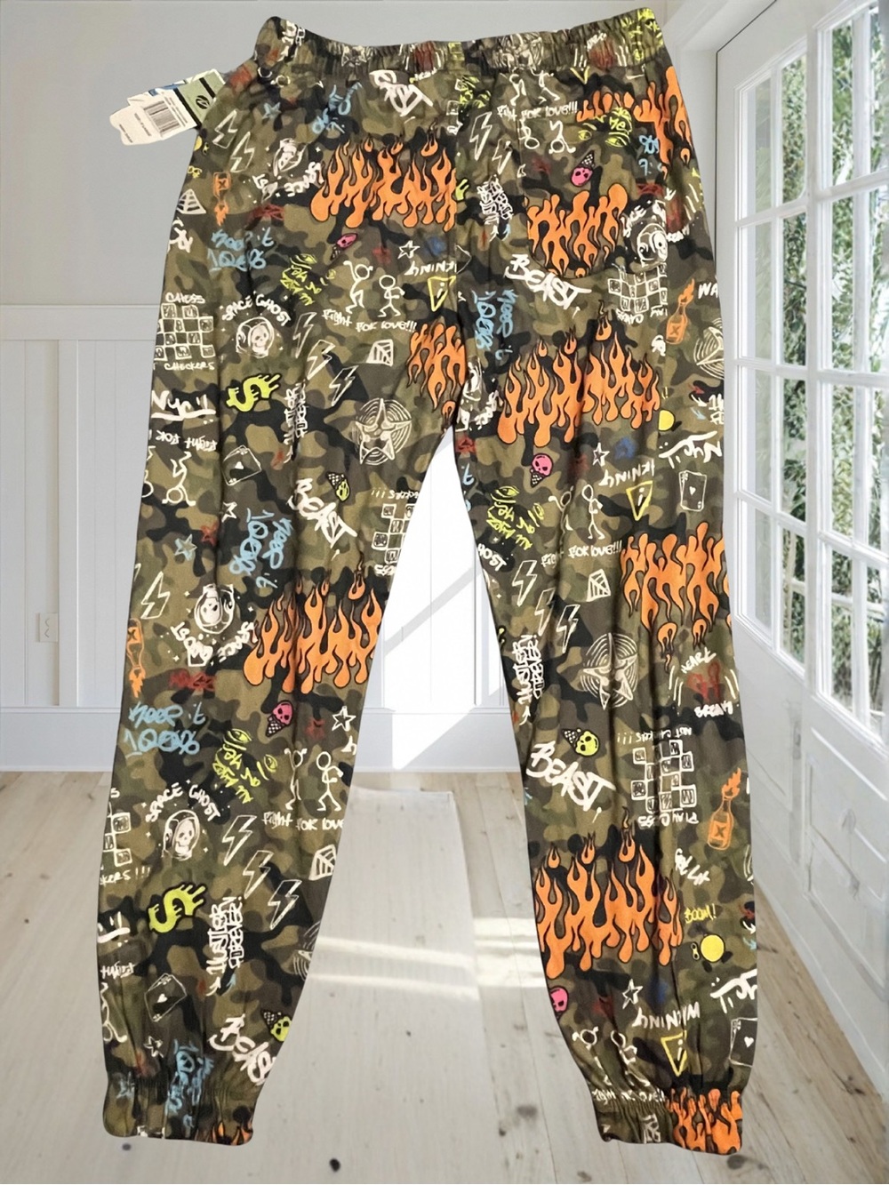 FRESH PRINTS OF BEL-AIR Men’s Camo Graffiti Joggers XL NWT Streetwear Flames - Picture 4 of 13
